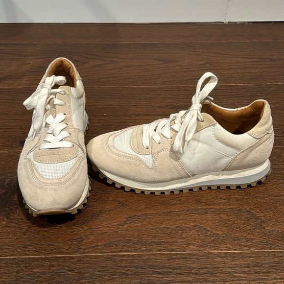 Closed Women’s White and Light Grey/Cream Sneakers Size 37/7